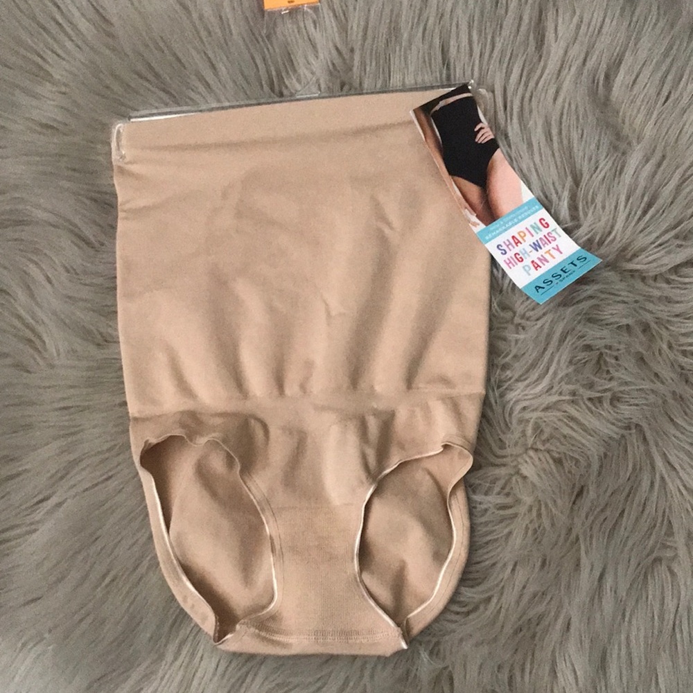 NEW- Assets by Spanx High Waist shaping panties in a nude shade | M